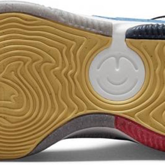 Nike Air Deldon Basketball Shoes - Picture 7 of 16